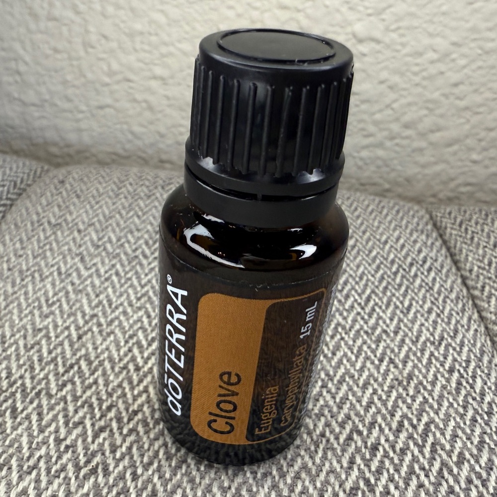 Clove Essential Oil — doTERRA, 15ml - Picture 12 of 13